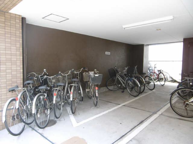 STUDIO SHIROGANE 4階 駐輪場