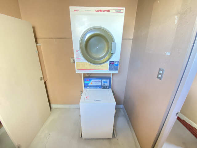 ＬＩＦＥ壱番館 1階 洗濯機・乾燥機（有料〉