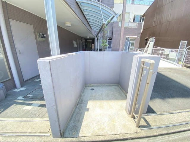 敷地内ごみ置き場