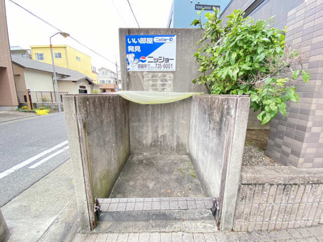 敷地内ごみ置き場