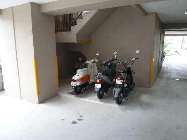 二輪駐車場