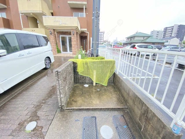 敷地内ごみ置き場