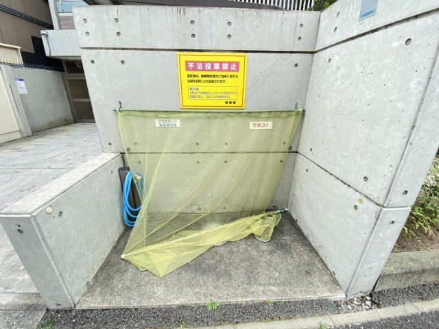 敷地内ごみ置き場