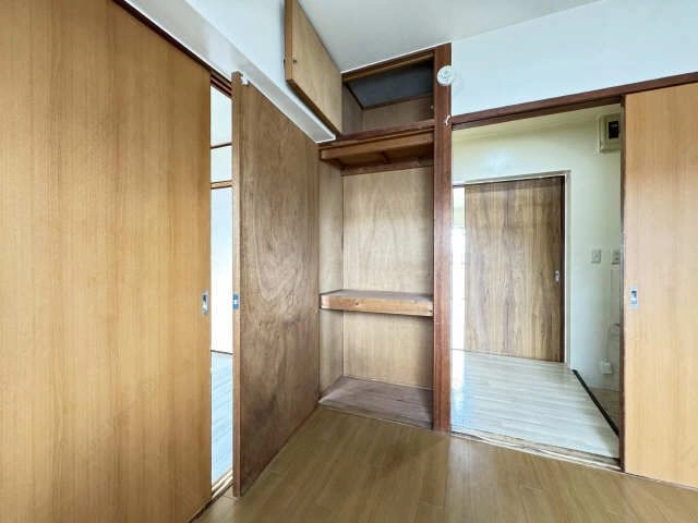 北西洋室・収納