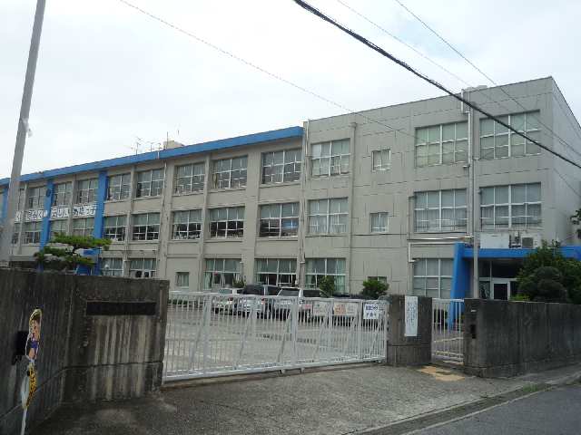 メゾン米野 1階 高雄小学校