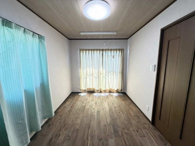 洋室(南東洋間)