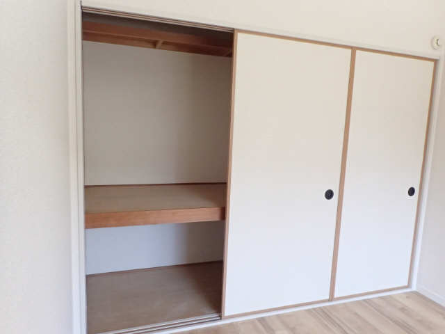 西側の部屋収納