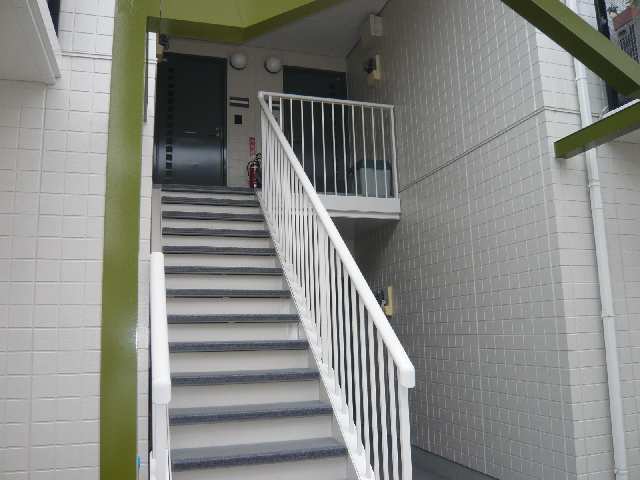 アネックス英 1階 共用階段