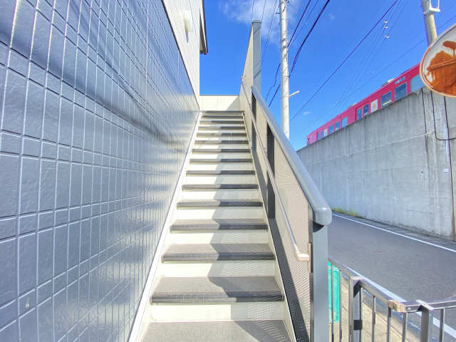 ガーデンサバーム栄Ⅱ 1階 階段
