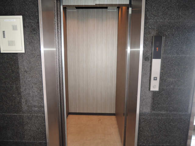 メゾンドサリー 4階 エレベーター