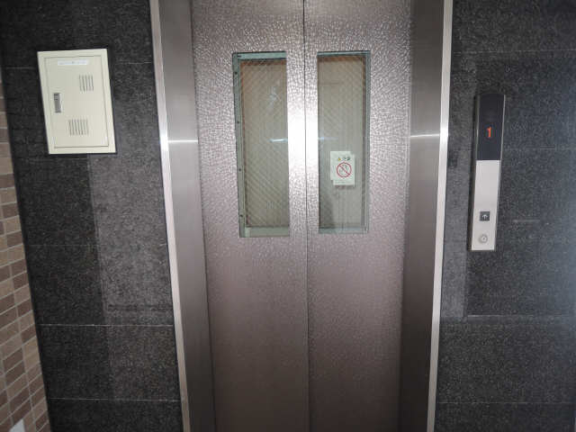 メゾンドサリー 4階 エレベーター