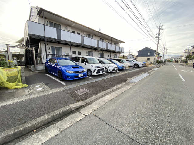 イーストステージ 1階 駐車場