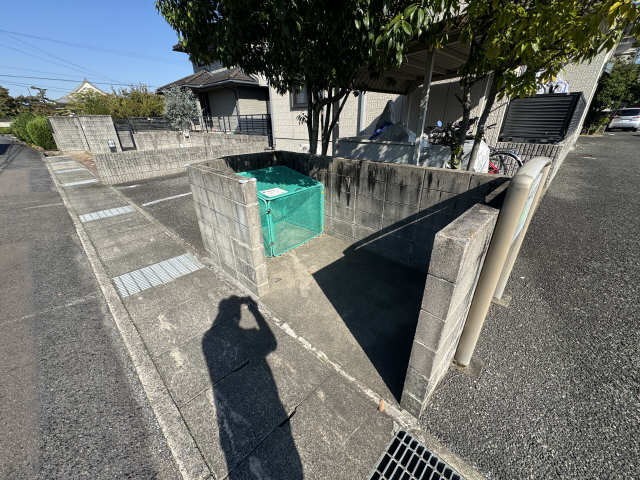 ごみ置き場（敷地内）