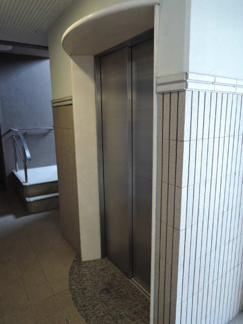 グランフォーレ西春 1階 エレベーター