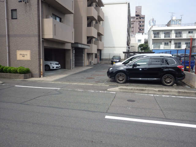 グランフォーレ西春 1階 駐車場