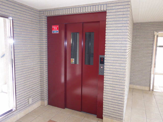 ティアラ鶴見 3階 エレベーター