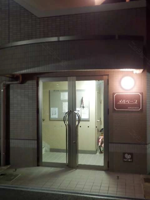 エントランス(夜)