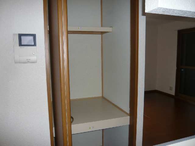キッチン横収納