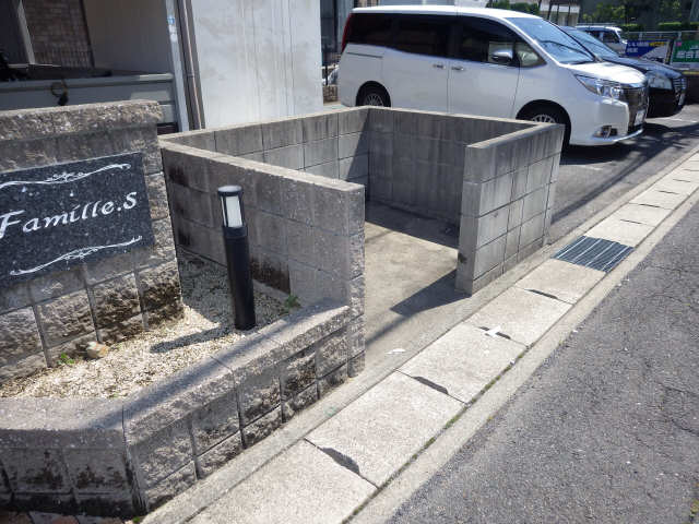 ごみ置き場