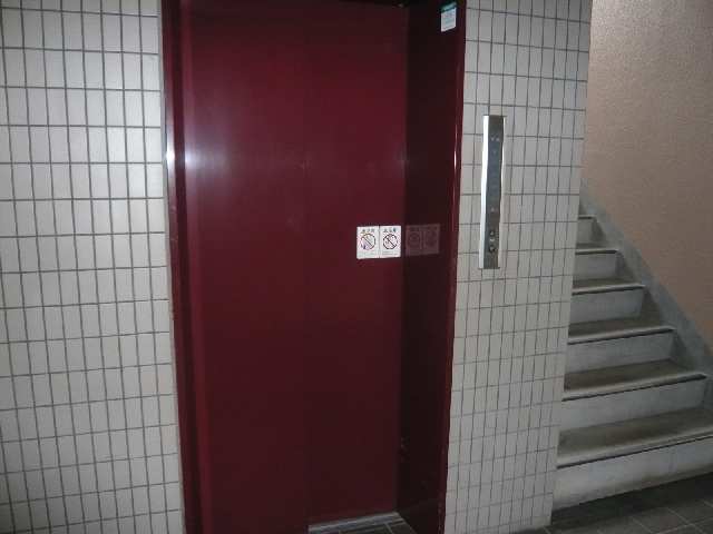 メーティス 2階 エレベーター