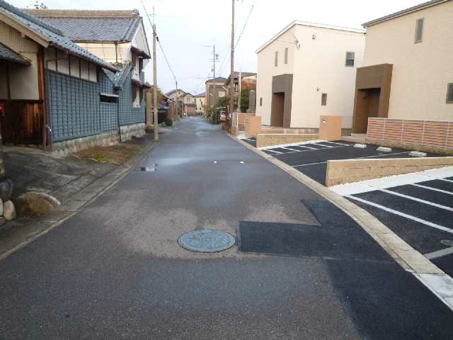 北側建物前道路