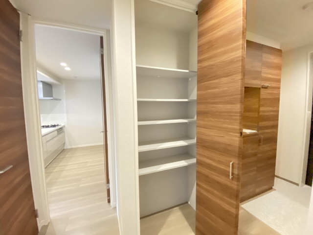 玄関横収納