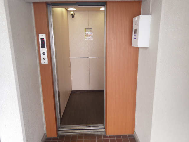 花自紅三郷マンション 6階 エレベーター