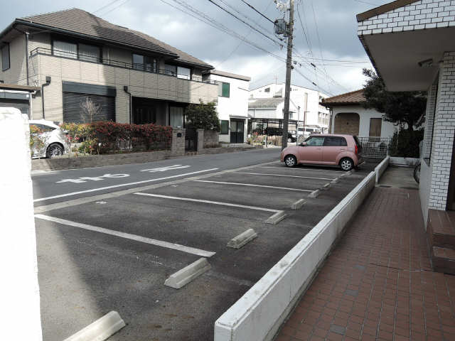 花自紅三郷マンション 6階 駐車場