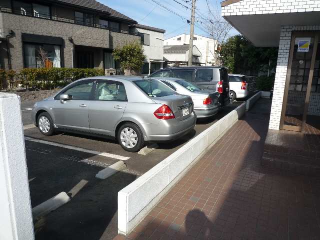 花自紅三郷マンション 6階 駐車場