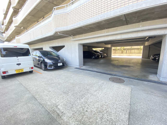 アビタシオン天子田 1階 駐車場