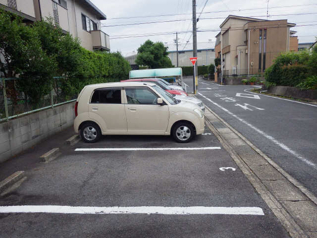 パークサイド狩宿 1階 駐車場