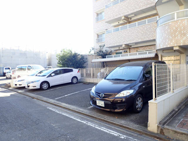 ファインアート新守 4階 駐車場