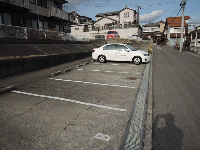 プレジール城ヶ根 1階 駐車場