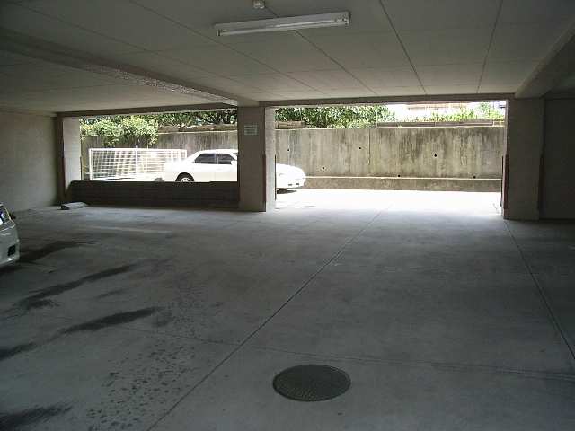 サンシャインヒル 4階 駐車スペース