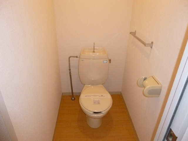 ファミール城土 1階 WC