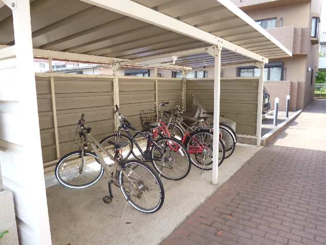 和良 3階 自転車置き場