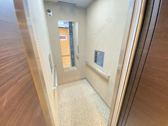 エレベーター内