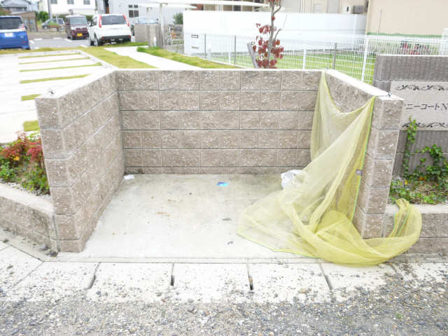 ごみ置き場