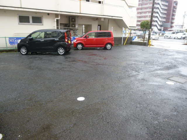 松野マンション 4階 駐車場