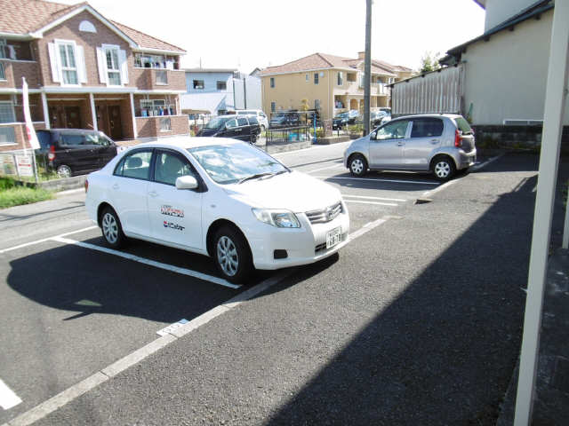 グリーンシティー 1階 駐車場