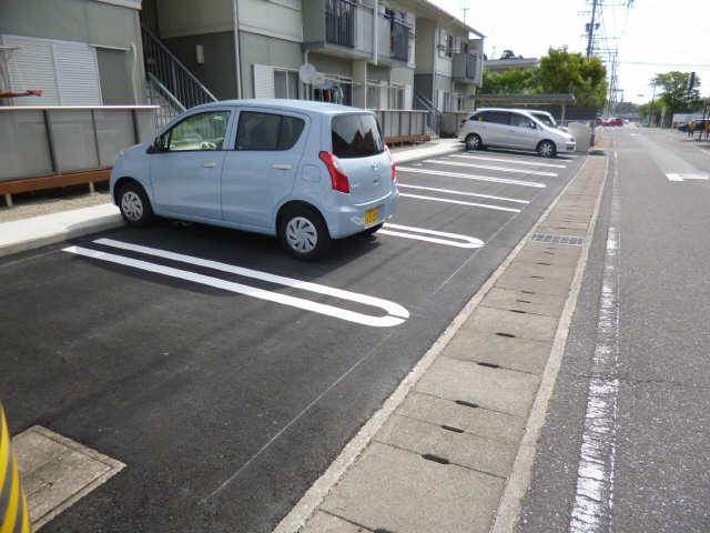 グリーンポケット 2階 駐車場