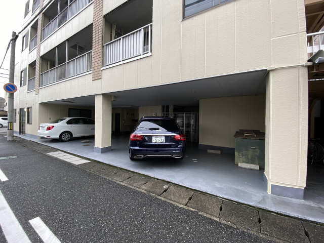 あおやぎハイム６号館 4階 駐車場