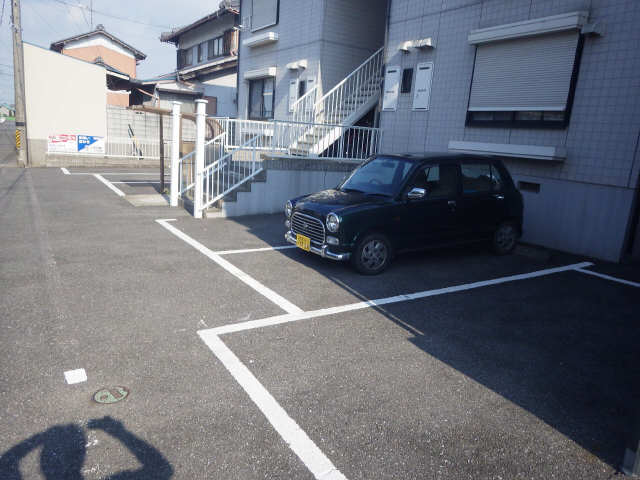 セントラル長松　Ａ・Ｂ棟 1階 駐車場