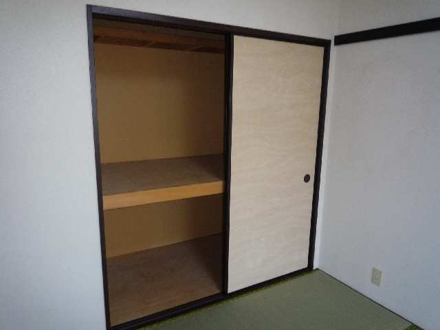 南和室収納