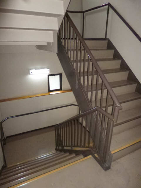 サンレジデンス藤江 2階 階段