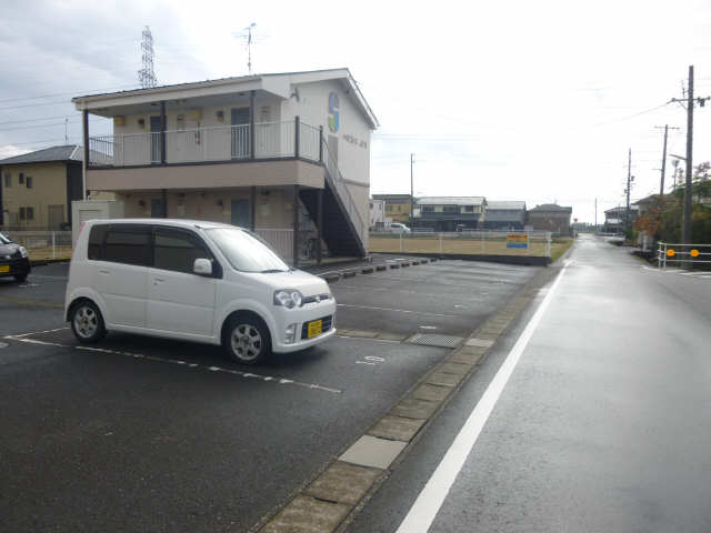 ハピネスＭ 1階 駐車場