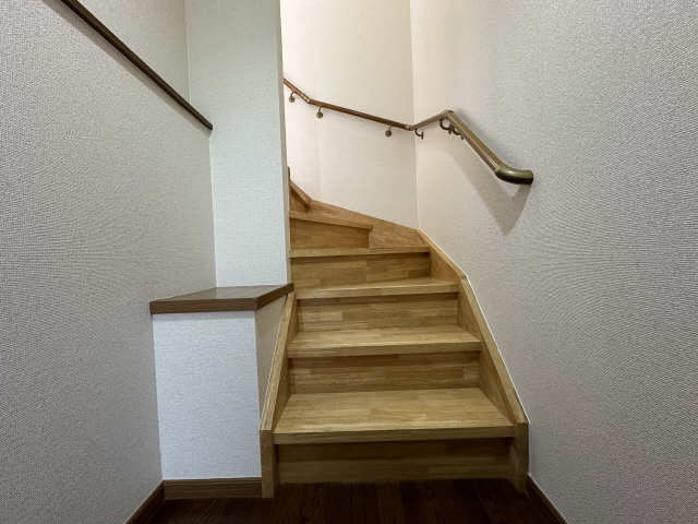 アンソレイエ　Ａ 2階 階段