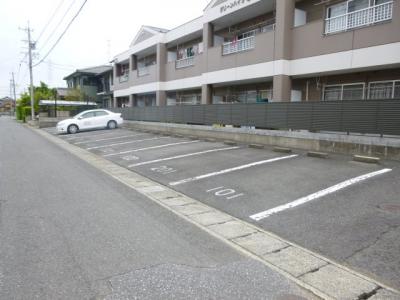 グリーンハイツふじＡ 1階 駐車場