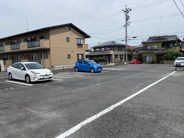 シャトルエイティーン 2階 駐車場