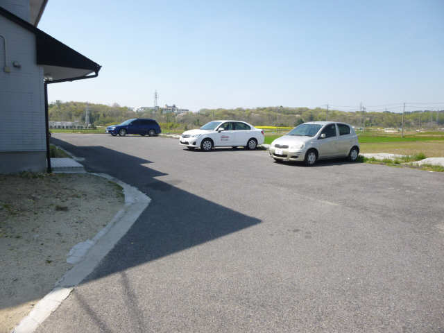 アムラックスⅠ 1階 駐車場